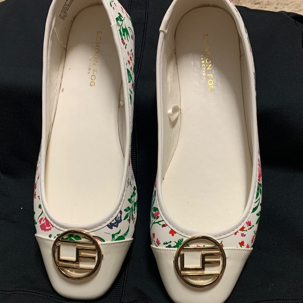 London Fog Women's White Floral Flats with Gold Accent